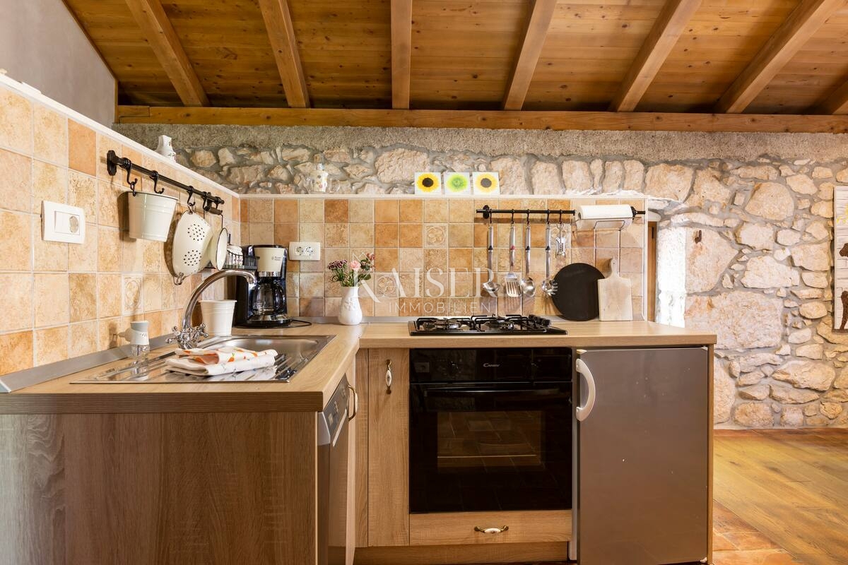 Opatija, Brseč - graziosa casa con splendida vista mare, 120 m2