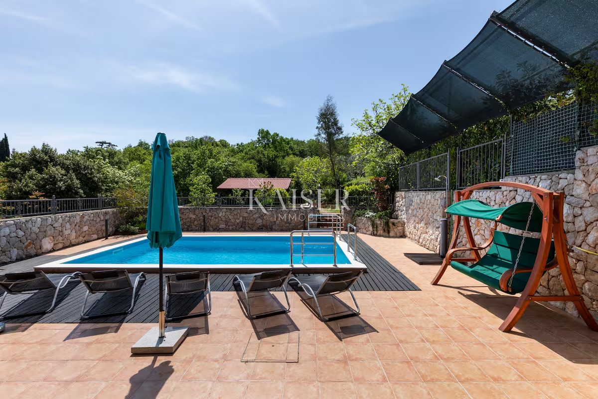 Opatija, Brseč - graziosa casa con splendida vista mare, 120 m2