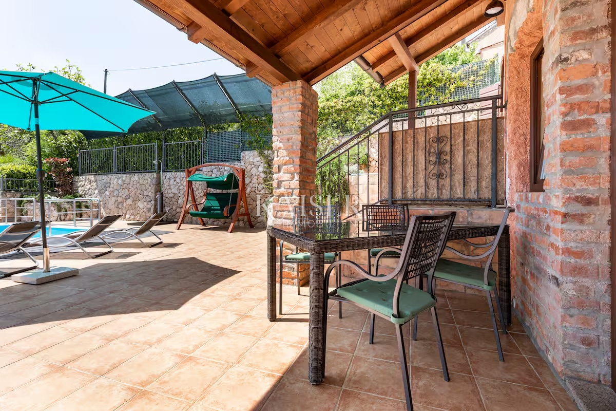 Opatija, Brseč - graziosa casa con splendida vista mare, 120 m2