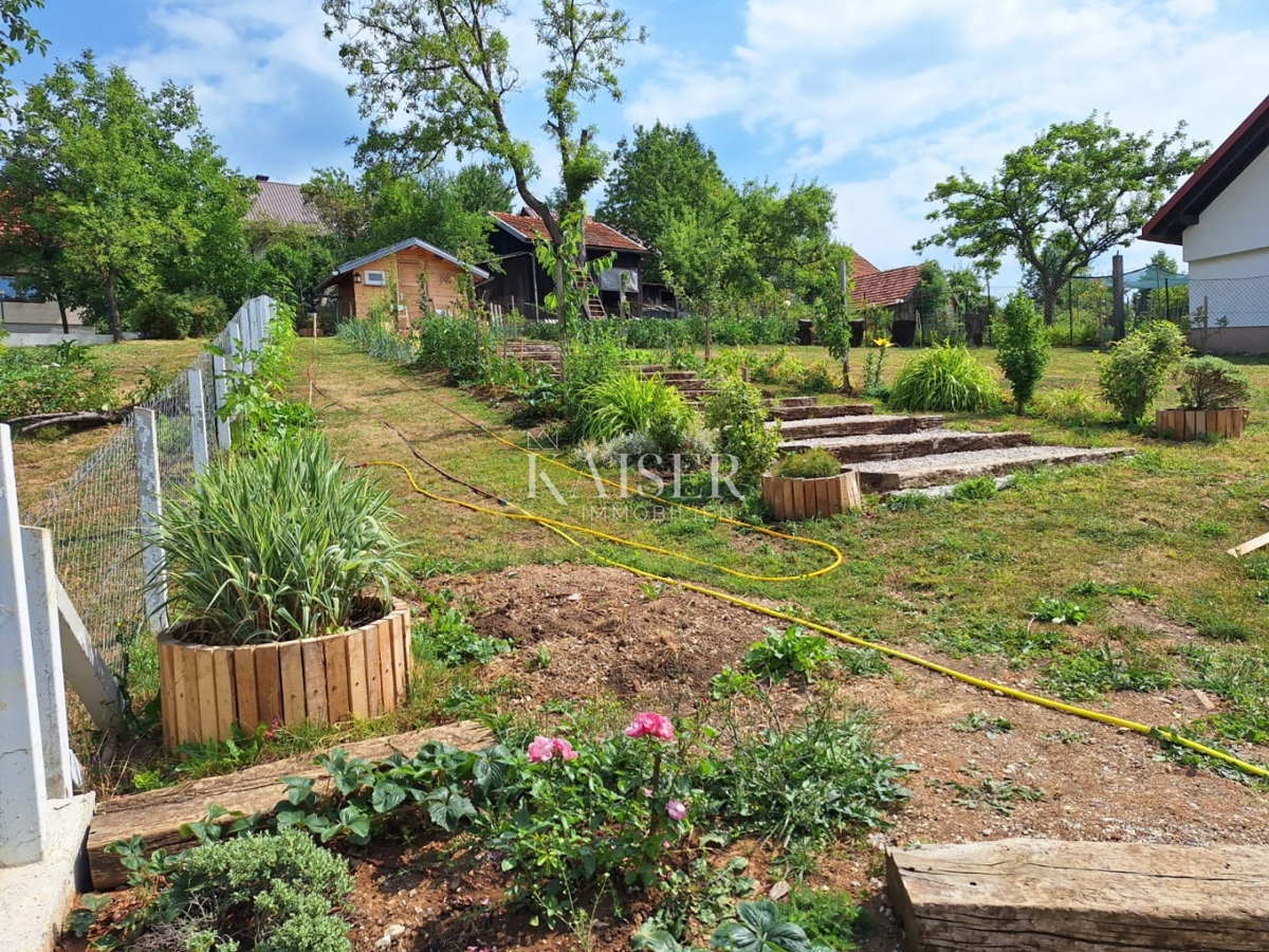 Vrbovsko - casa indipendente con giardino, recentemente ristrutturata