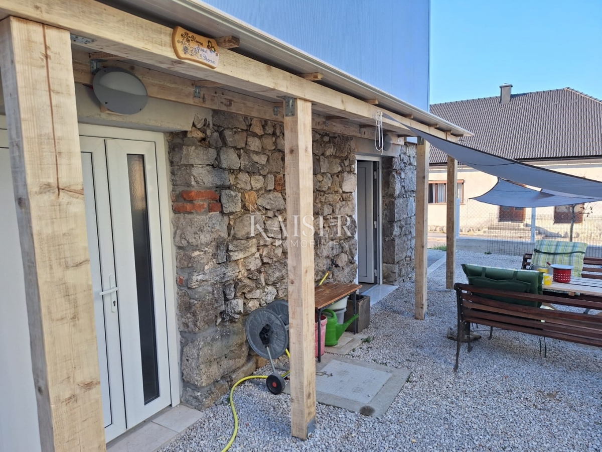 Vrbovsko - casa indipendente con giardino, recentemente ristrutturata