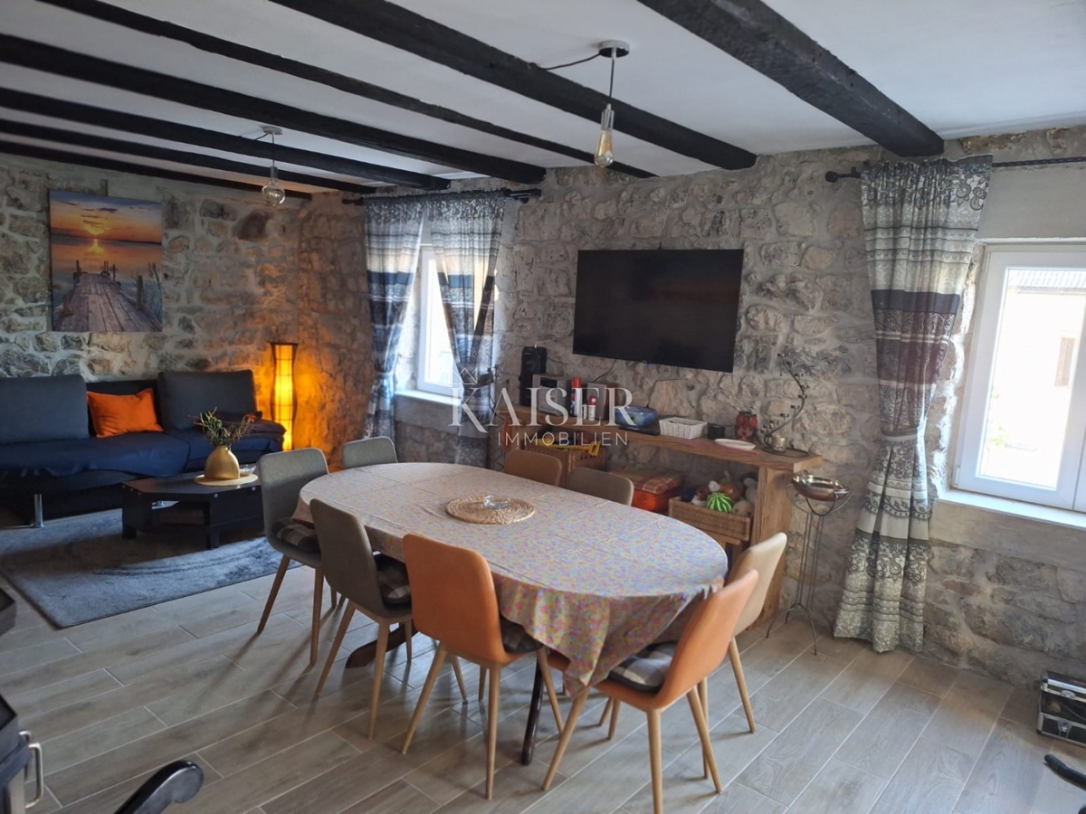 Vrbovsko - casa indipendente con giardino, recentemente ristrutturata
