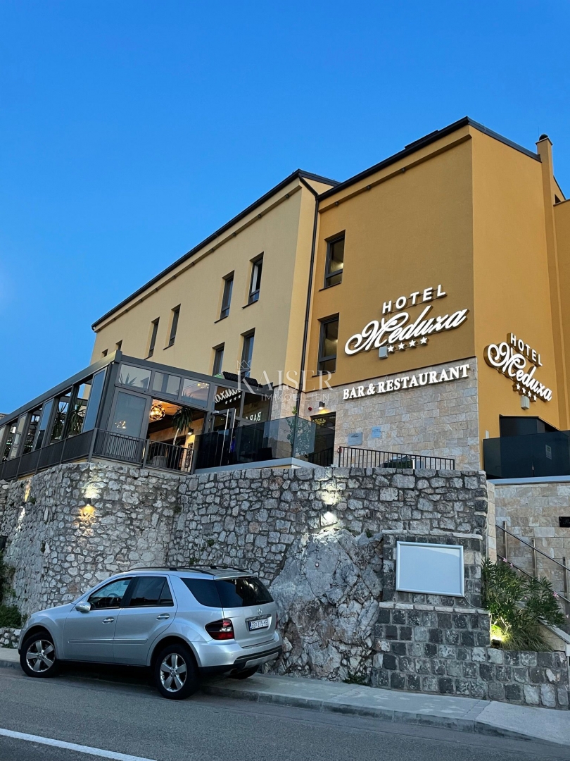 Hotel di lusso di nuova costruzione con ristorante, in posizione privilegiata sul mare, Senj