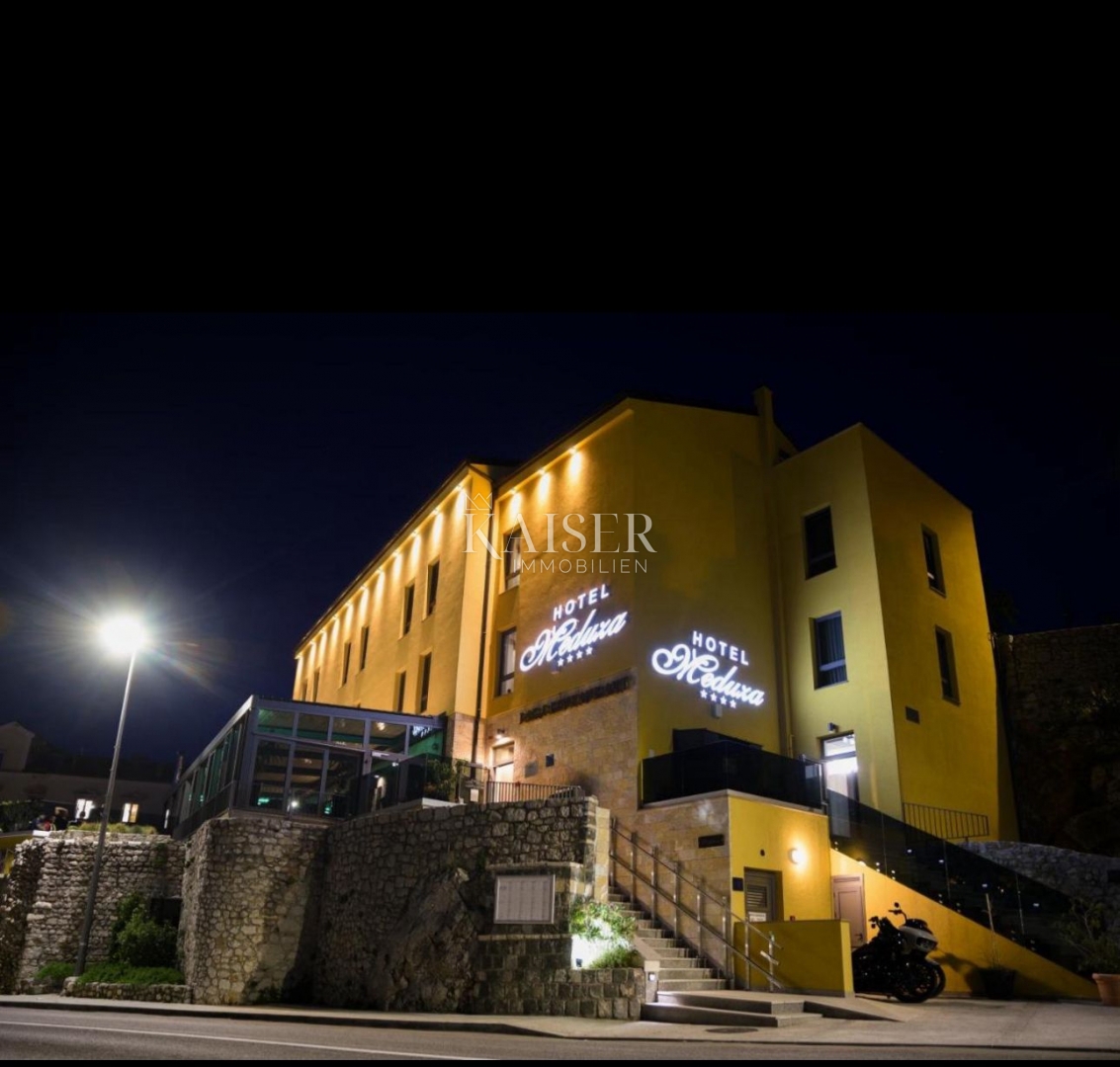 Hotel di lusso di nuova costruzione con ristorante, in posizione privilegiata sul mare, Senj