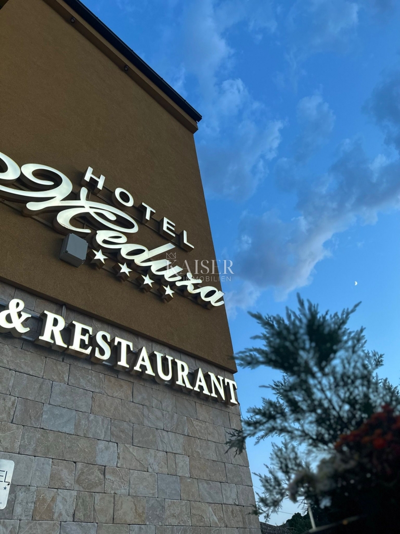 Hotel di lusso di nuova costruzione con ristorante, in posizione privilegiata sul mare, Senj