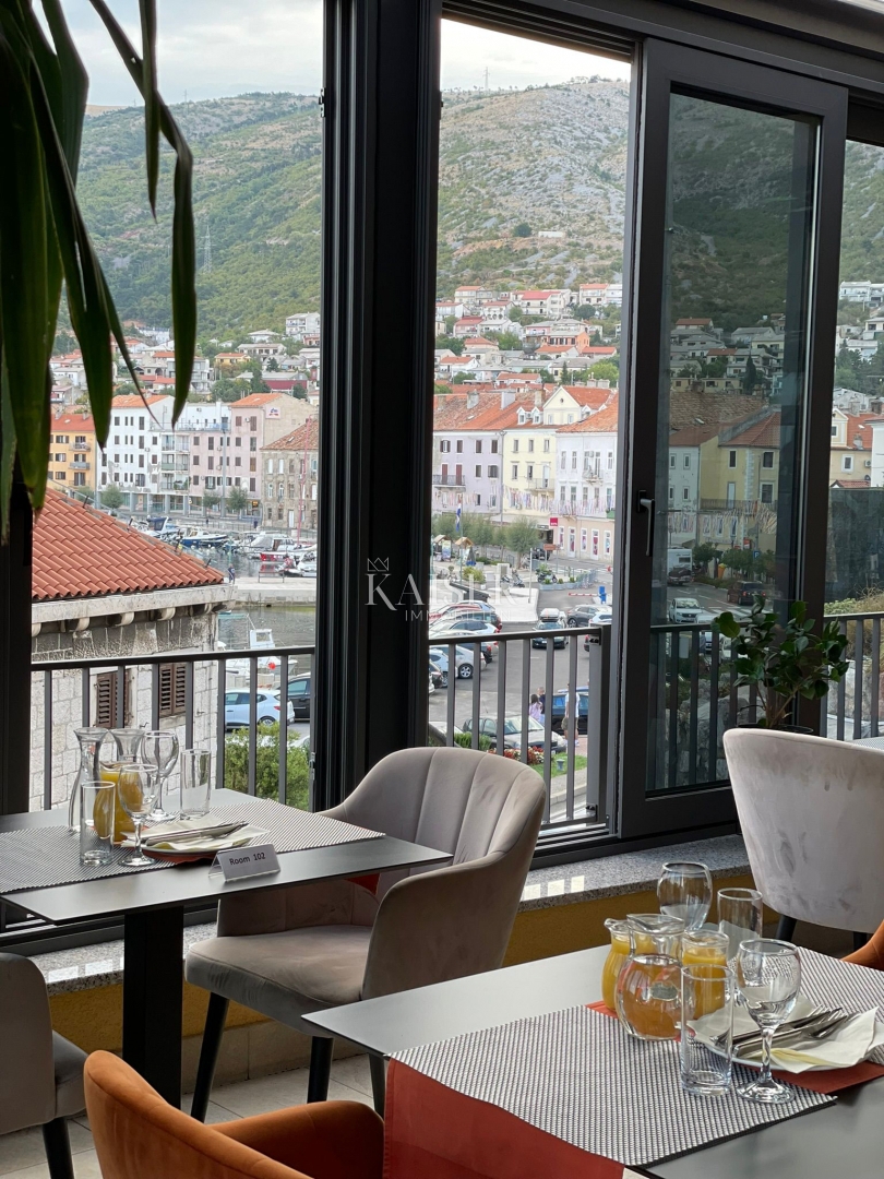Hotel di lusso di nuova costruzione con ristorante, in posizione privilegiata sul mare, Senj