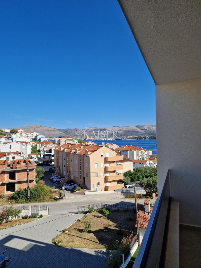 Čiovo, attico di lusso con terrazza sul tetto e vista panoramica sul mare