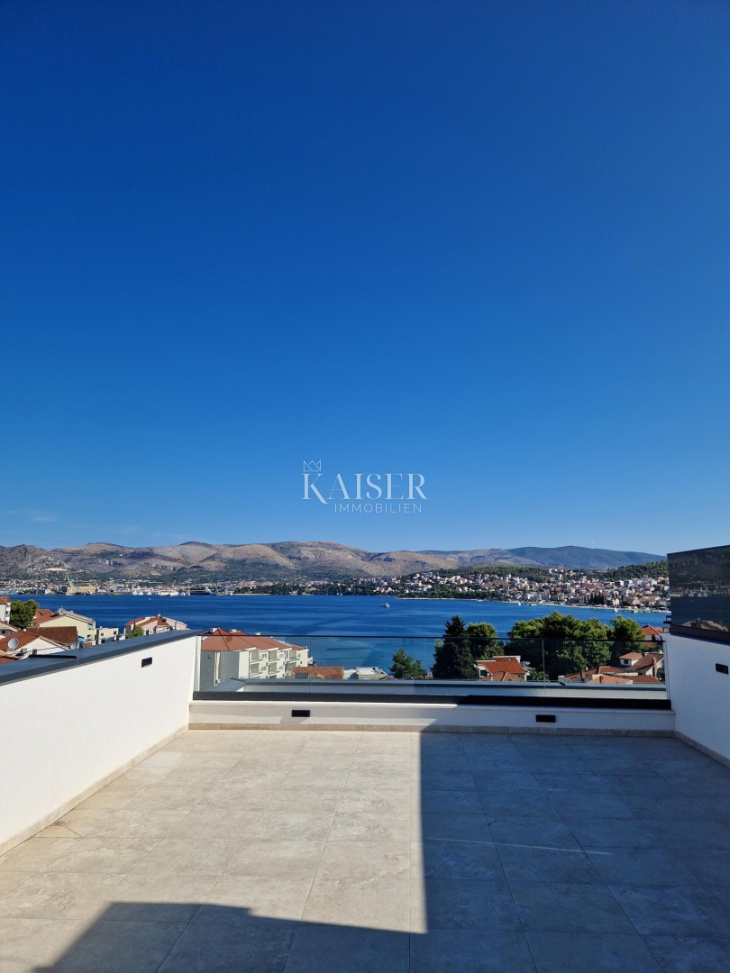 Čiovo, attico di lusso con terrazza sul tetto e vista panoramica sul mare