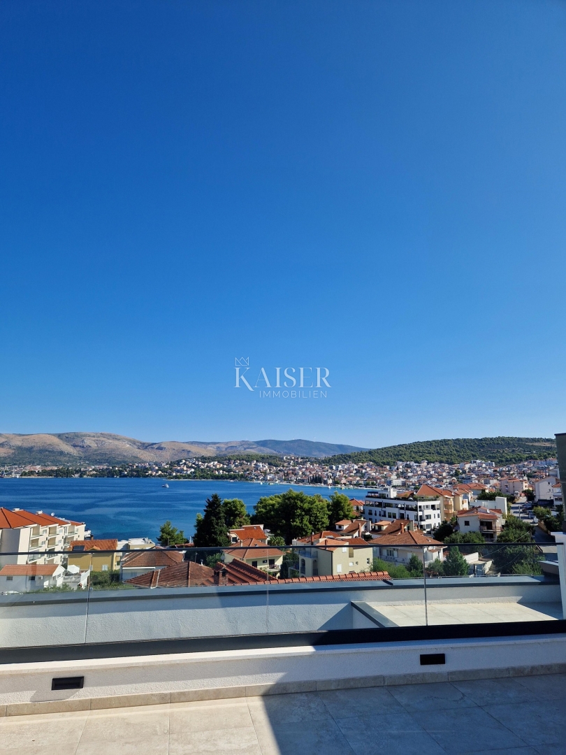 Čiovo, attico di lusso con terrazza sul tetto e vista panoramica sul mare