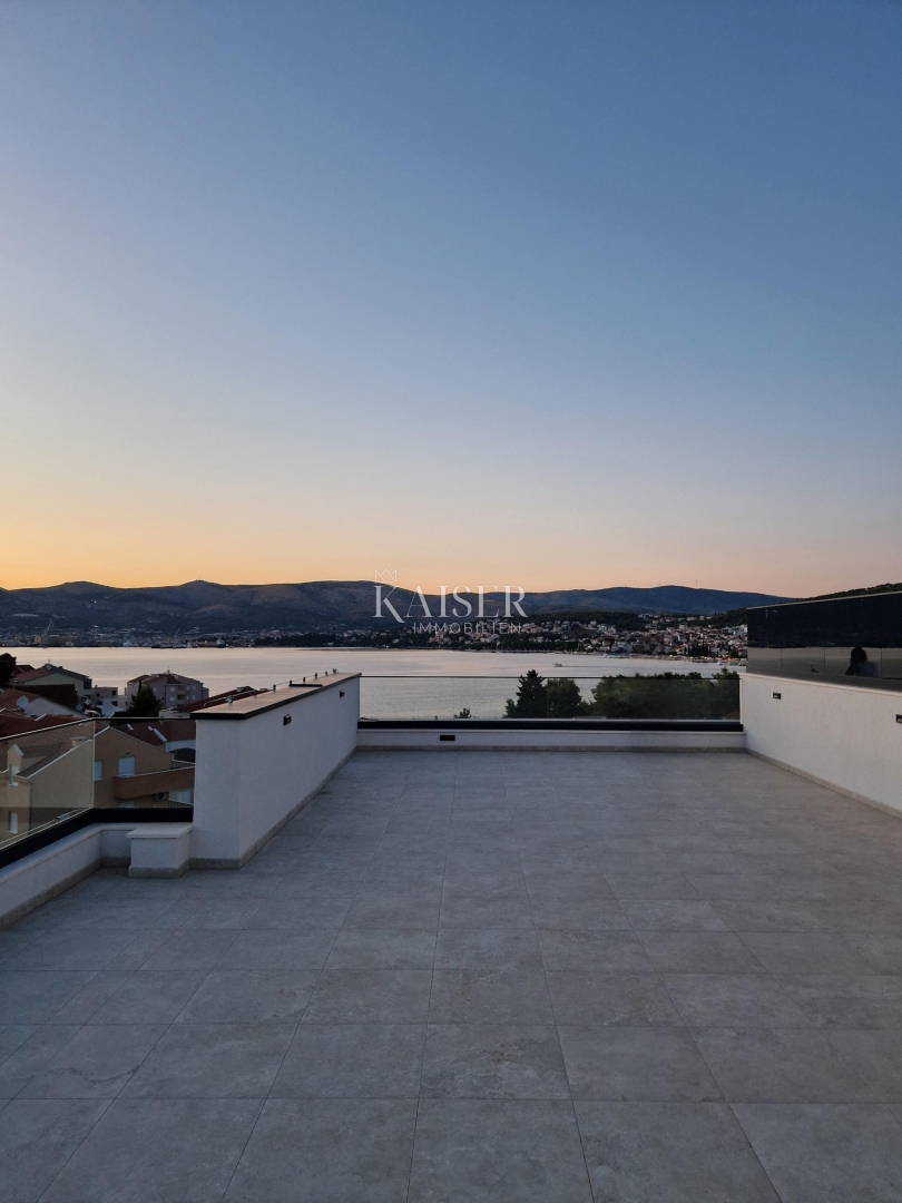 Čiovo, attico di lusso con terrazza sul tetto e vista panoramica sul mare