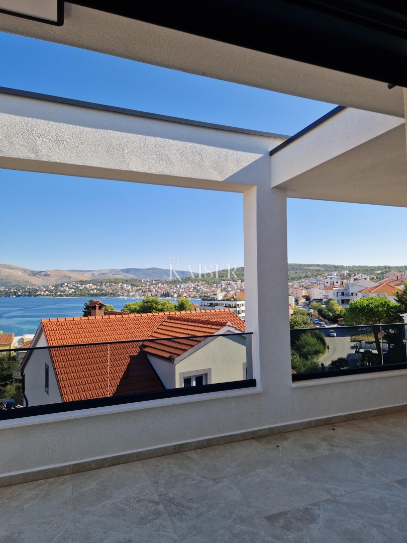 Čiovo, attico di lusso con terrazza sul tetto e vista panoramica sul mare