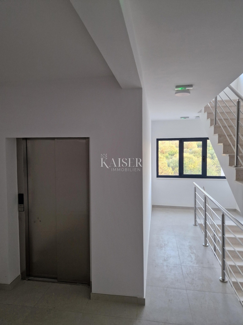 Čiovo, attico di lusso con terrazza sul tetto e vista panoramica sul mare