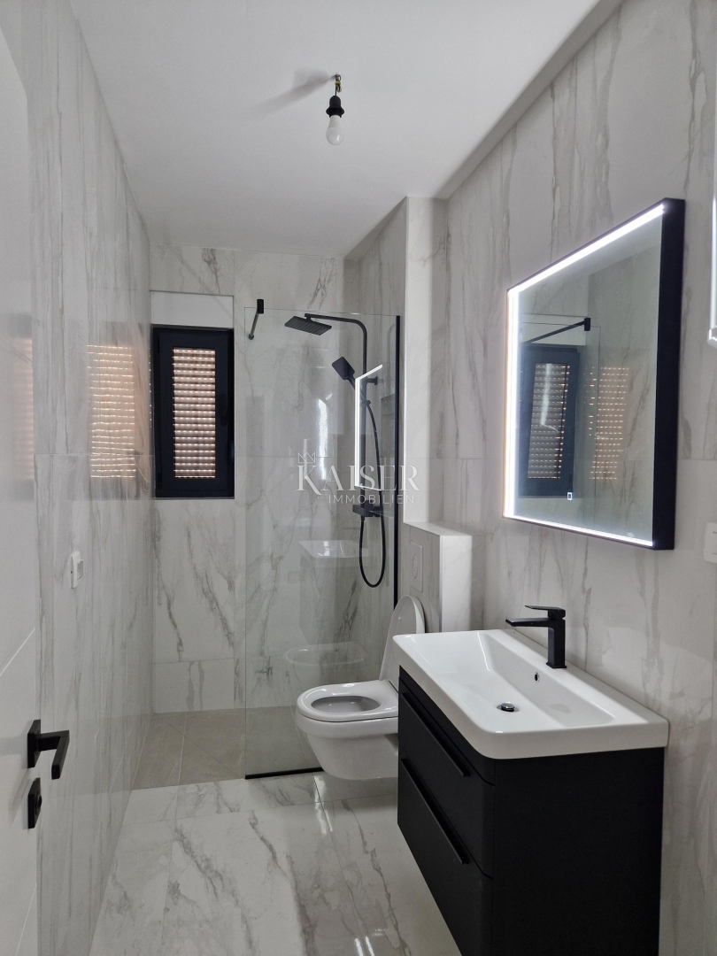 Čiovo, attico di lusso con terrazza sul tetto e vista panoramica sul mare