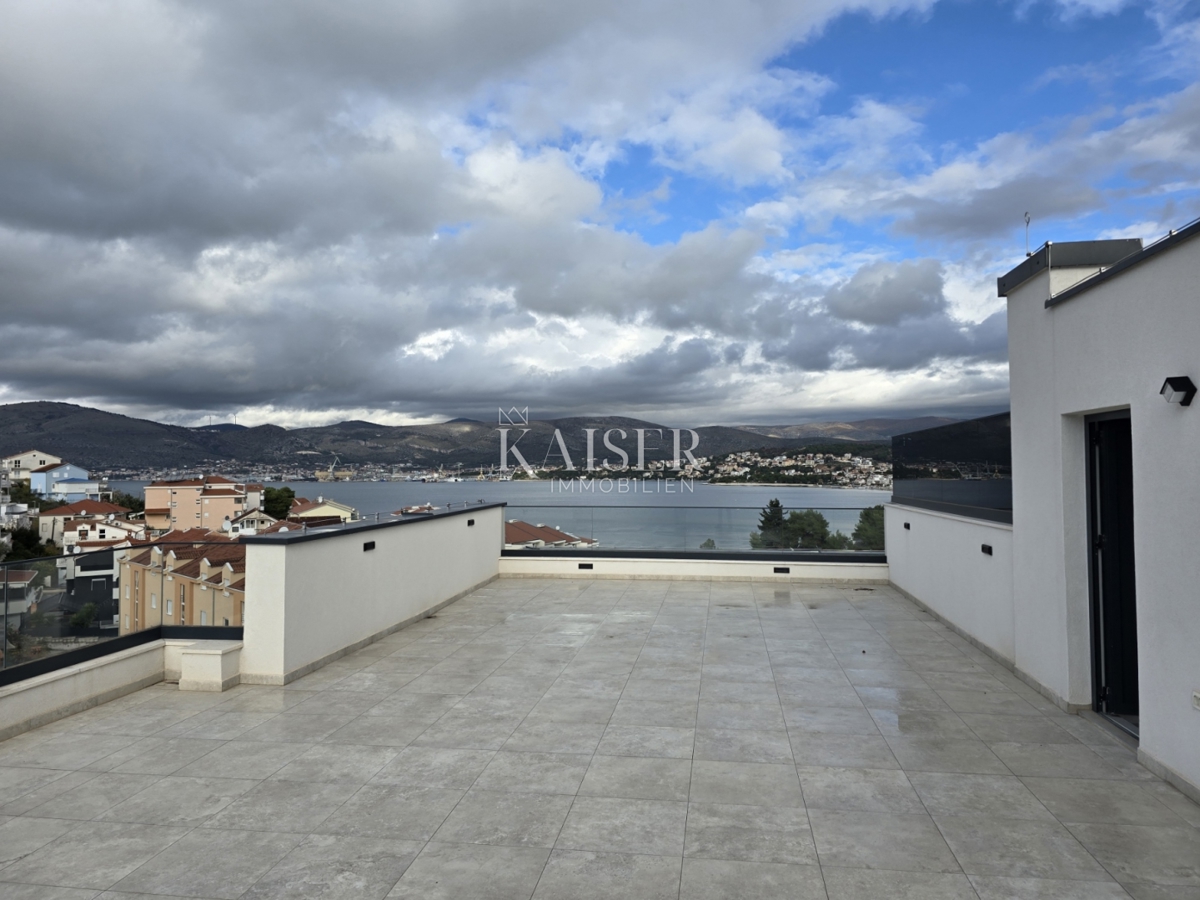 Čiovo, attico di lusso con terrazza sul tetto e vista panoramica sul mare