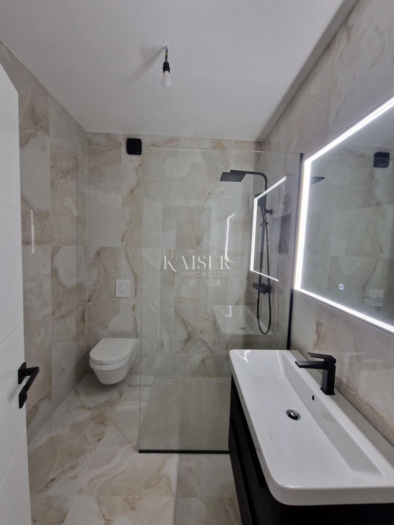 Čiovo, attico di lusso con terrazza sul tetto e vista panoramica sul mare