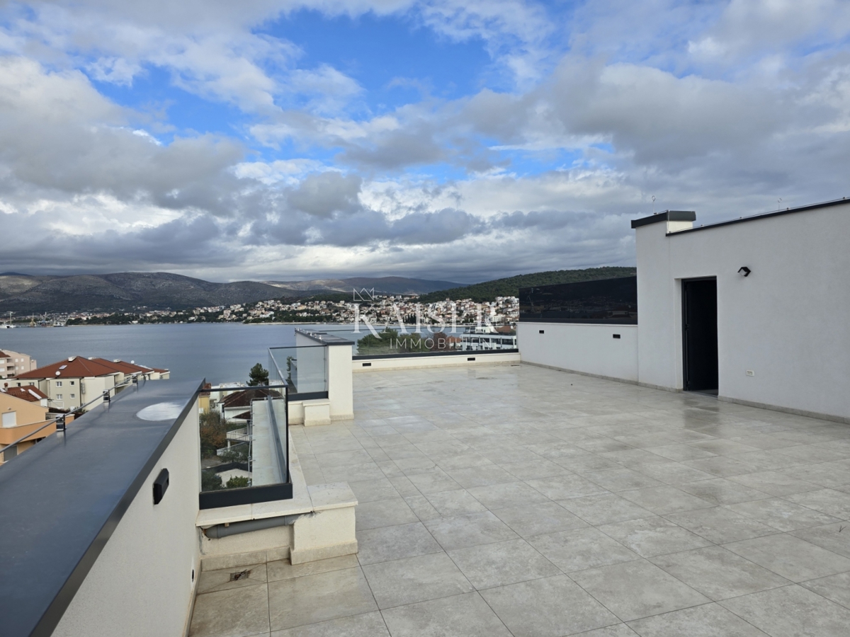 Čiovo, attico di lusso con terrazza sul tetto e vista panoramica sul mare