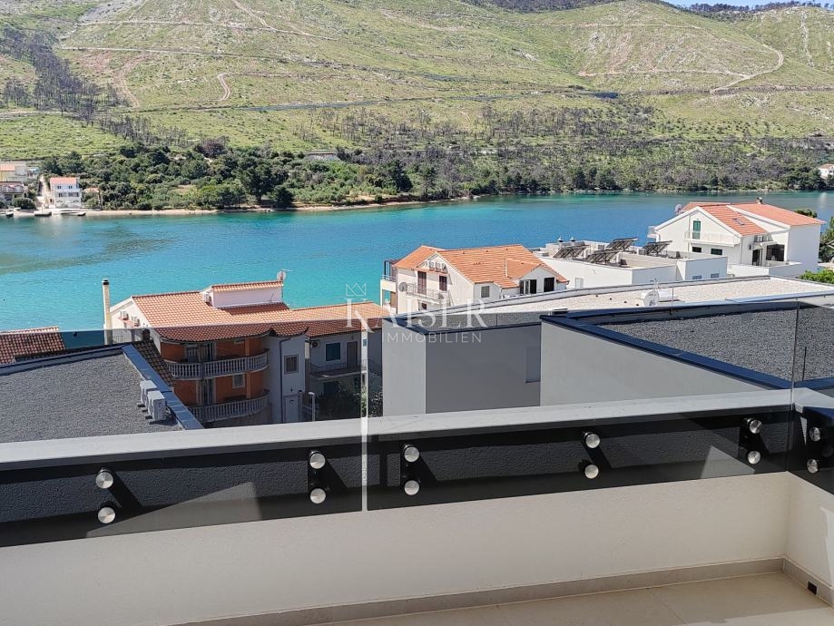 Grebaštica, Sebenico - Spazioso appartamento con tre camere da letto e due grandi logge, a 100 m dal mare