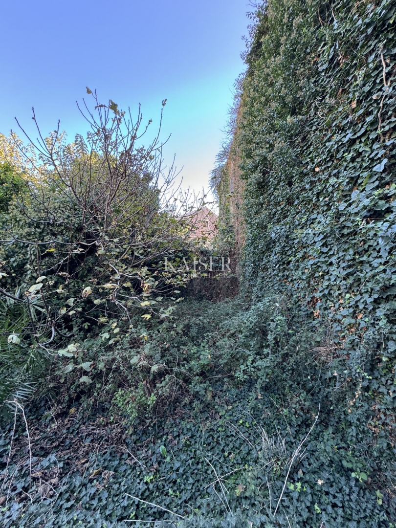 Palazzo storico a Sipanska Luka