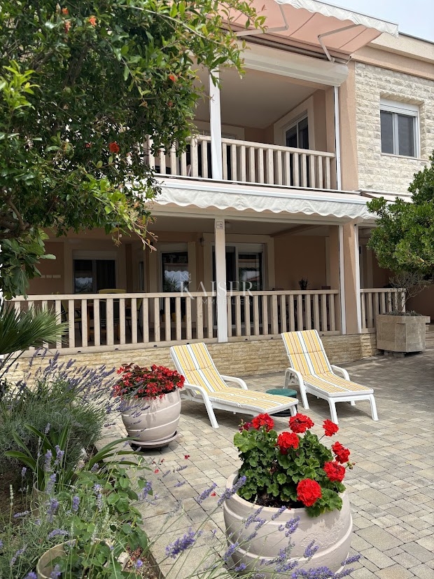 Zara, Vir - bella casa di famiglia 331m2 - 890.000 euro a 300 m dalla spiaggia