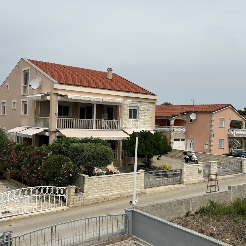 Zara, Vir - bella casa di famiglia 331m2 - 890.000 euro a 300 m dalla spiaggia