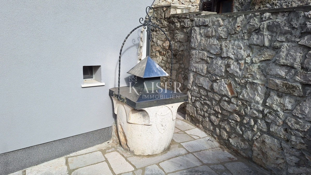 Crikvenica - casa in pietra con una bellissima vista