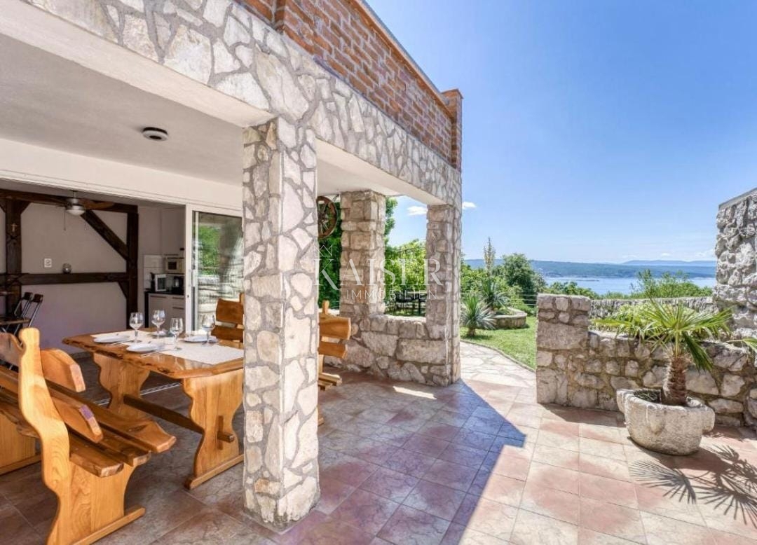 Crikvenica - casa in pietra con una bellissima vista