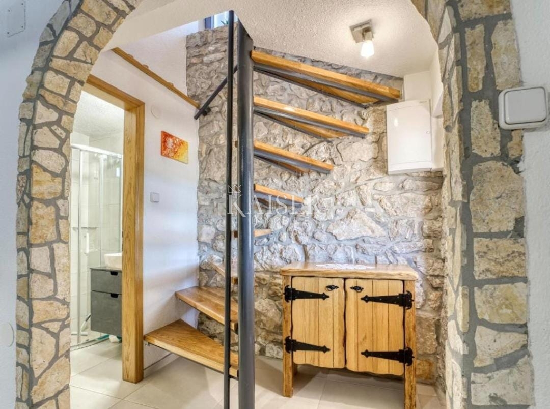 Crikvenica - casa in pietra con una bellissima vista