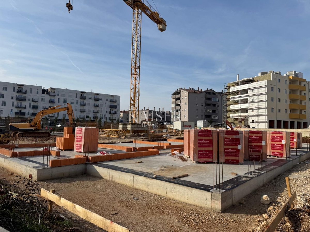 Istria, Pola – moderno appartamento con due camere da letto di 54 m² e balcone