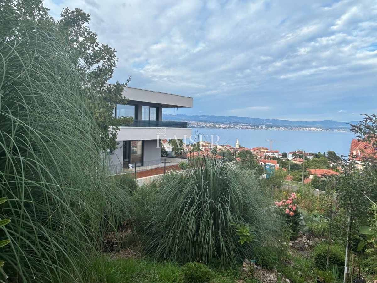 Opatija, Lovran - appartamento in un edificio nuovo con una splendida vista e giardino