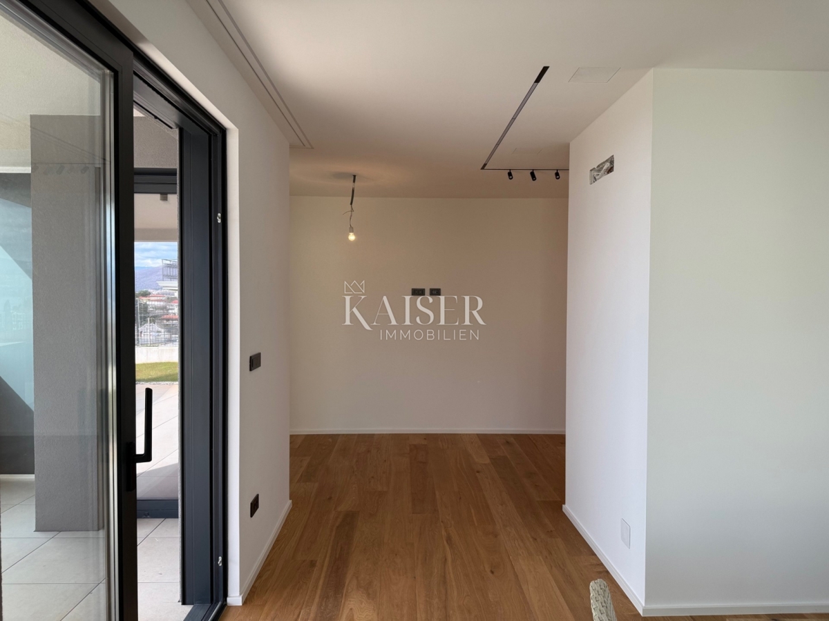 Opatija, Lovran - appartamento in un edificio nuovo con una splendida vista e giardino