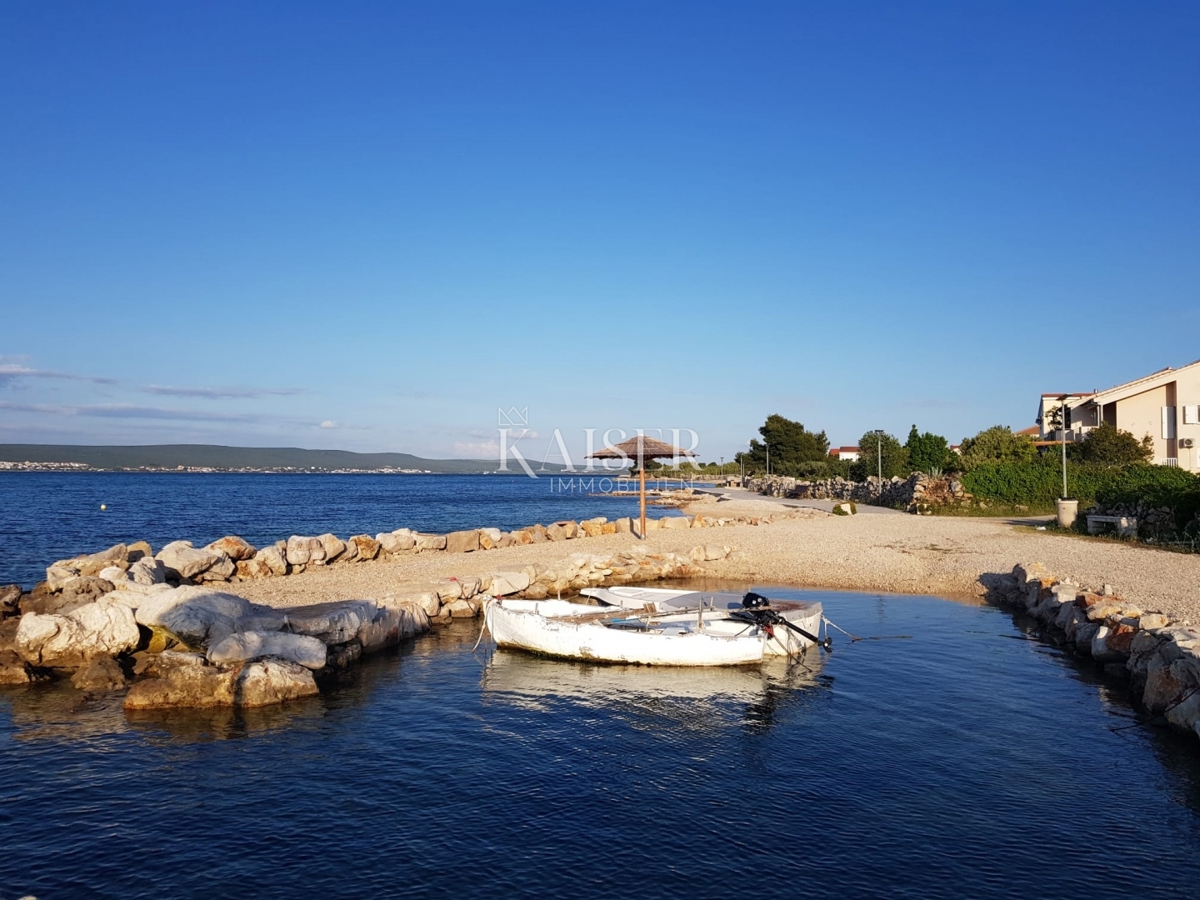 Otoki Pašman, Dobropoljana: Casa bifamiliare 1a fila dal mare