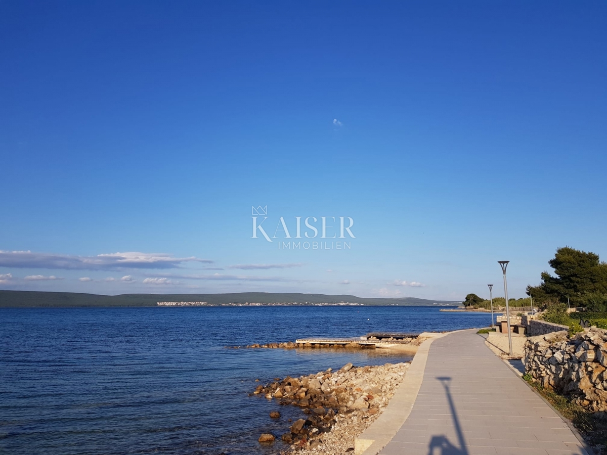 Otoki Pašman, Dobropoljana: Casa bifamiliare 1a fila dal mare