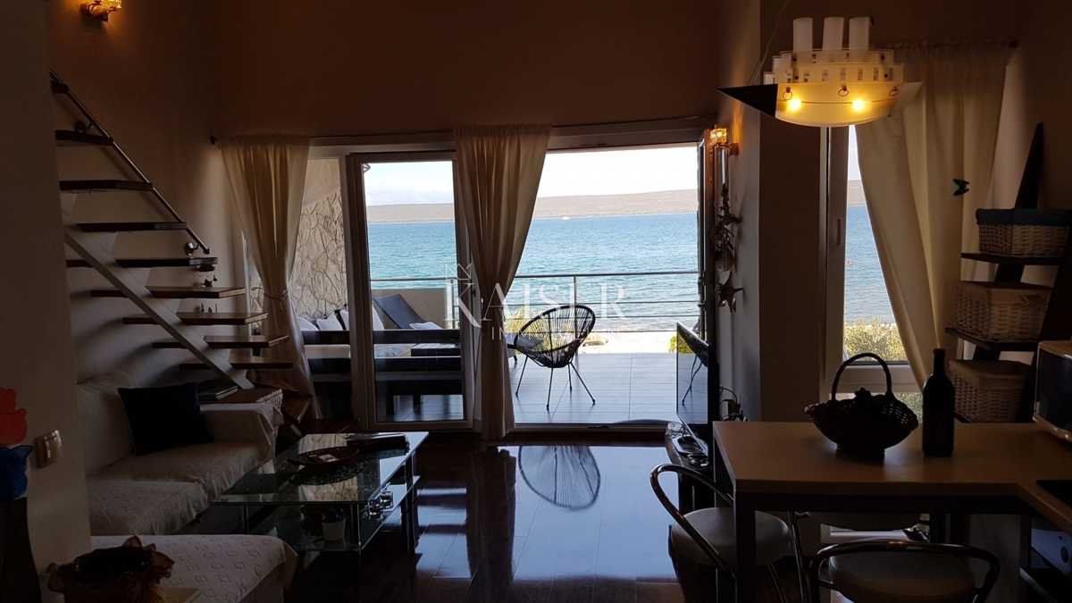 Otoki Pašman, Dobropoljana: Casa bifamiliare 1a fila dal mare