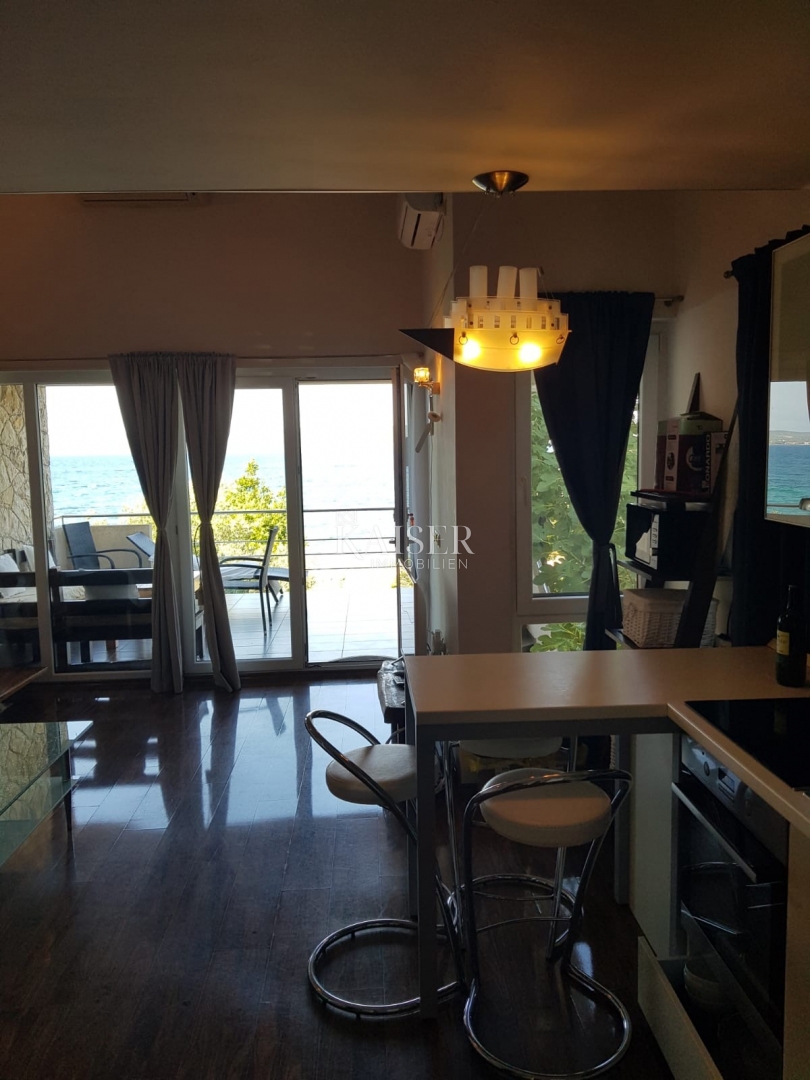 Otoki Pašman, Dobropoljana: Casa bifamiliare 1a fila dal mare