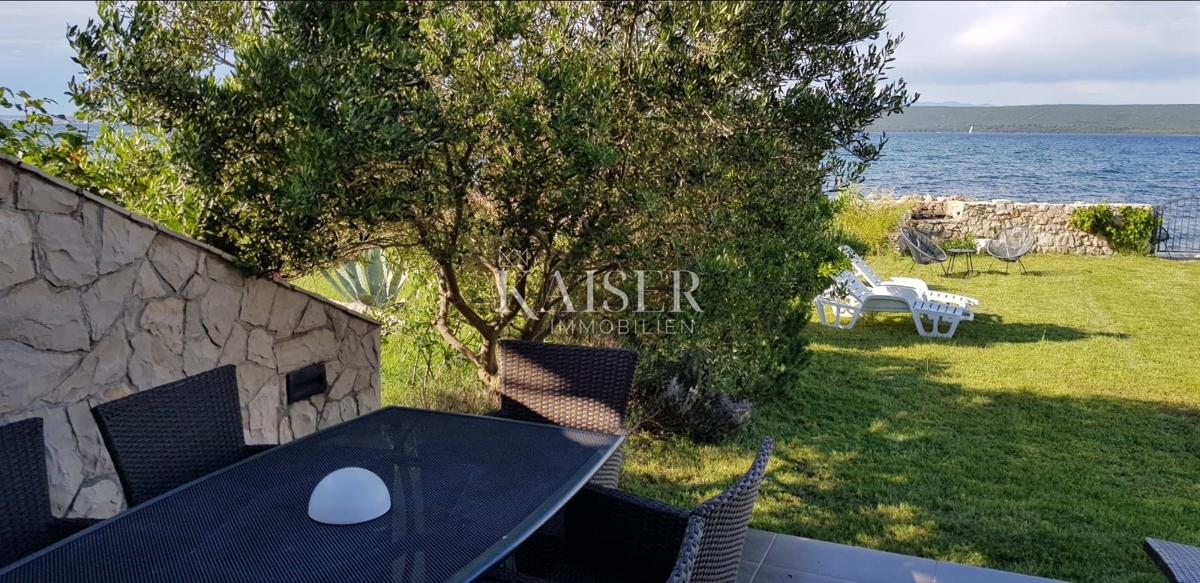 Otoki Pašman, Dobropoljana: Casa bifamiliare 1a fila dal mare