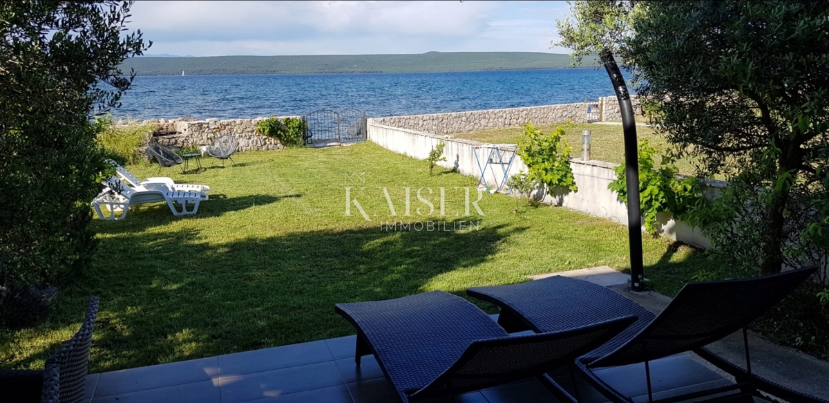 Otoki Pašman, Dobropoljana: Casa bifamiliare 1a fila dal mare