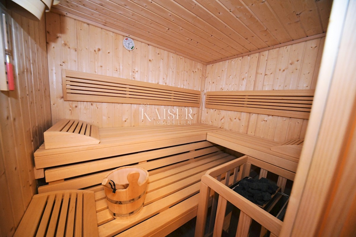 Mrkopalj, una bella casa in legno con piscina