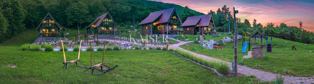 Korenica - complesso turistico vicino al Parco Nazionale di Plitvice