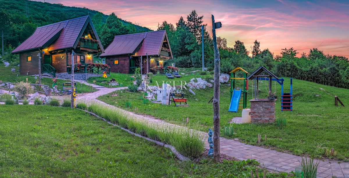 Korenica - complesso turistico vicino al Parco Nazionale di Plitvice