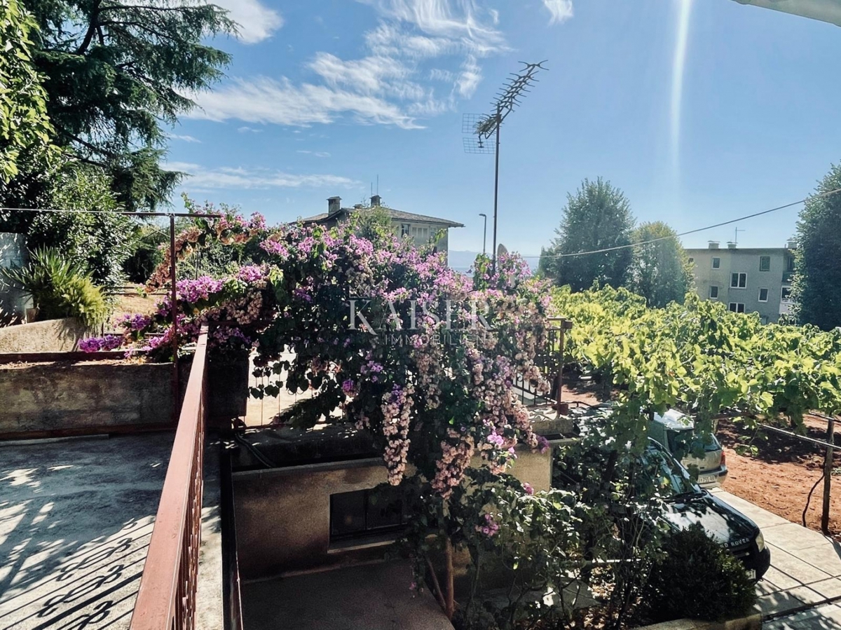 Opatija, Lovran – Piano di una casa familiare con terrazza e giardino al centro