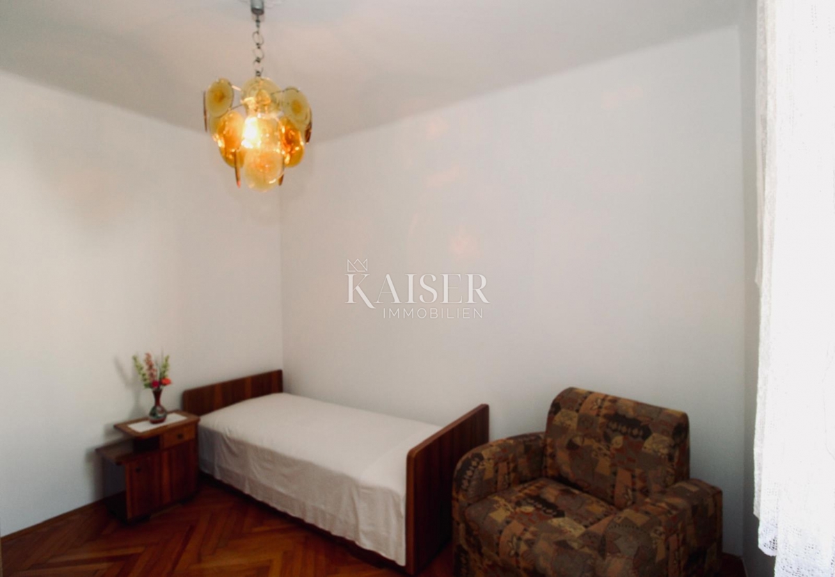 Opatija, Lovran – Piano di una casa familiare con terrazza e giardino al centro