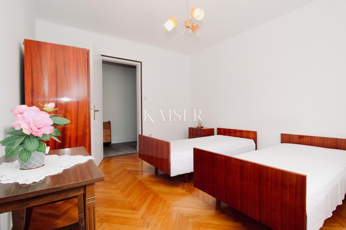 Opatija, Lovran – Piano di una casa familiare con terrazza e giardino al centro