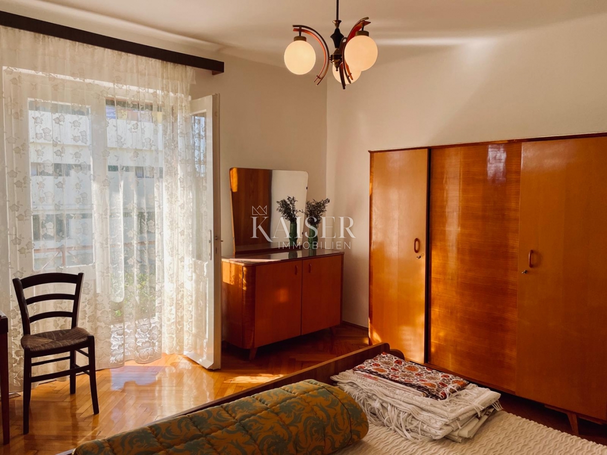 Opatija, Lovran – Piano di una casa familiare con terrazza e giardino al centro