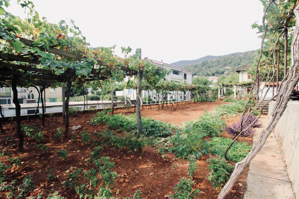 Opatija, Lovran – Piano di una casa familiare con terrazza e giardino al centro