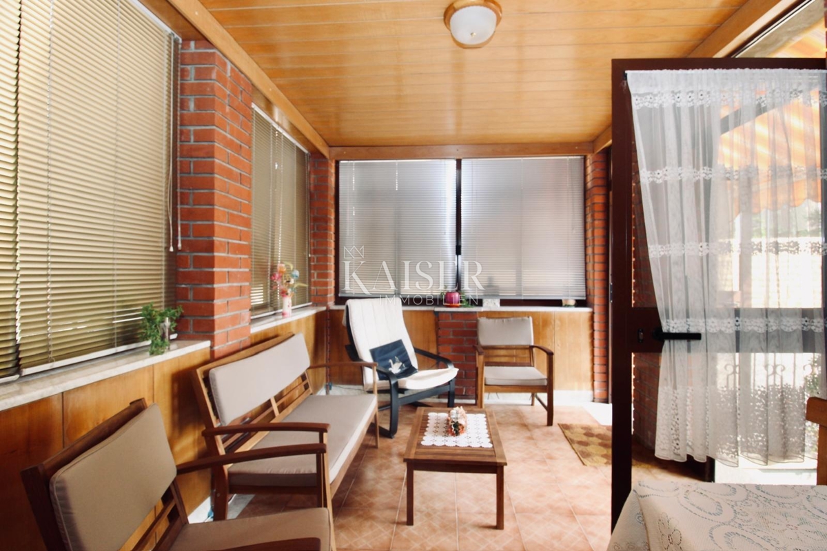 Opatija, Lovran – Piano di una casa familiare con terrazza e giardino al centro