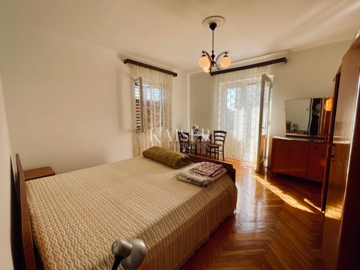 Opatija, Lovran – Piano di una casa familiare con terrazza e giardino al centro