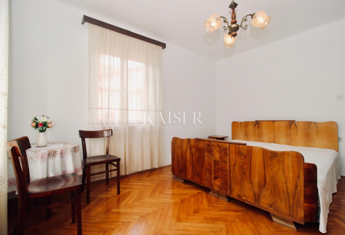 Opatija, Lovran – Piano di una casa familiare con terrazza e giardino al centro