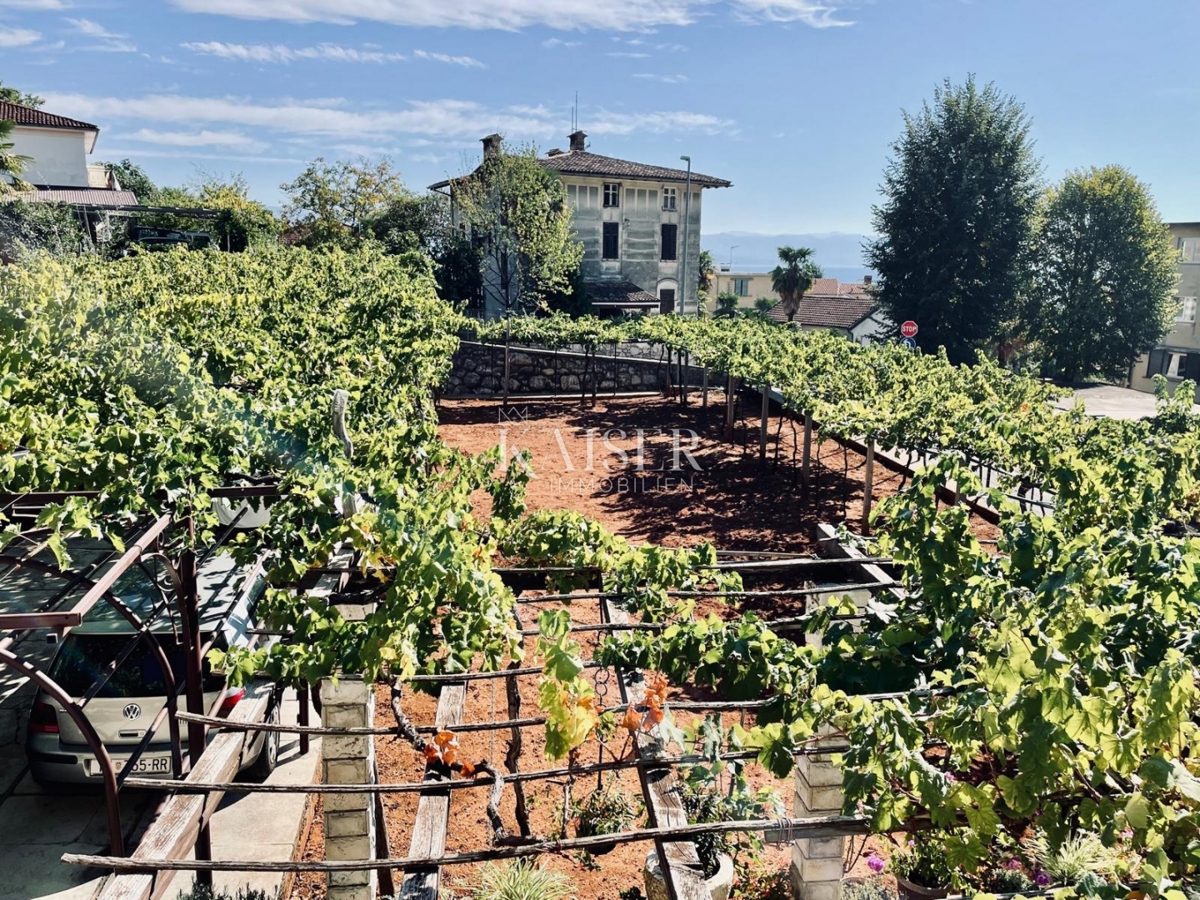 Opatija, Lovran – Piano di una casa familiare con terrazza e giardino al centro