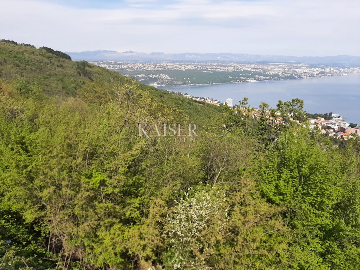 Veprinac, Veprinac- Terra con una vista unica sul mare