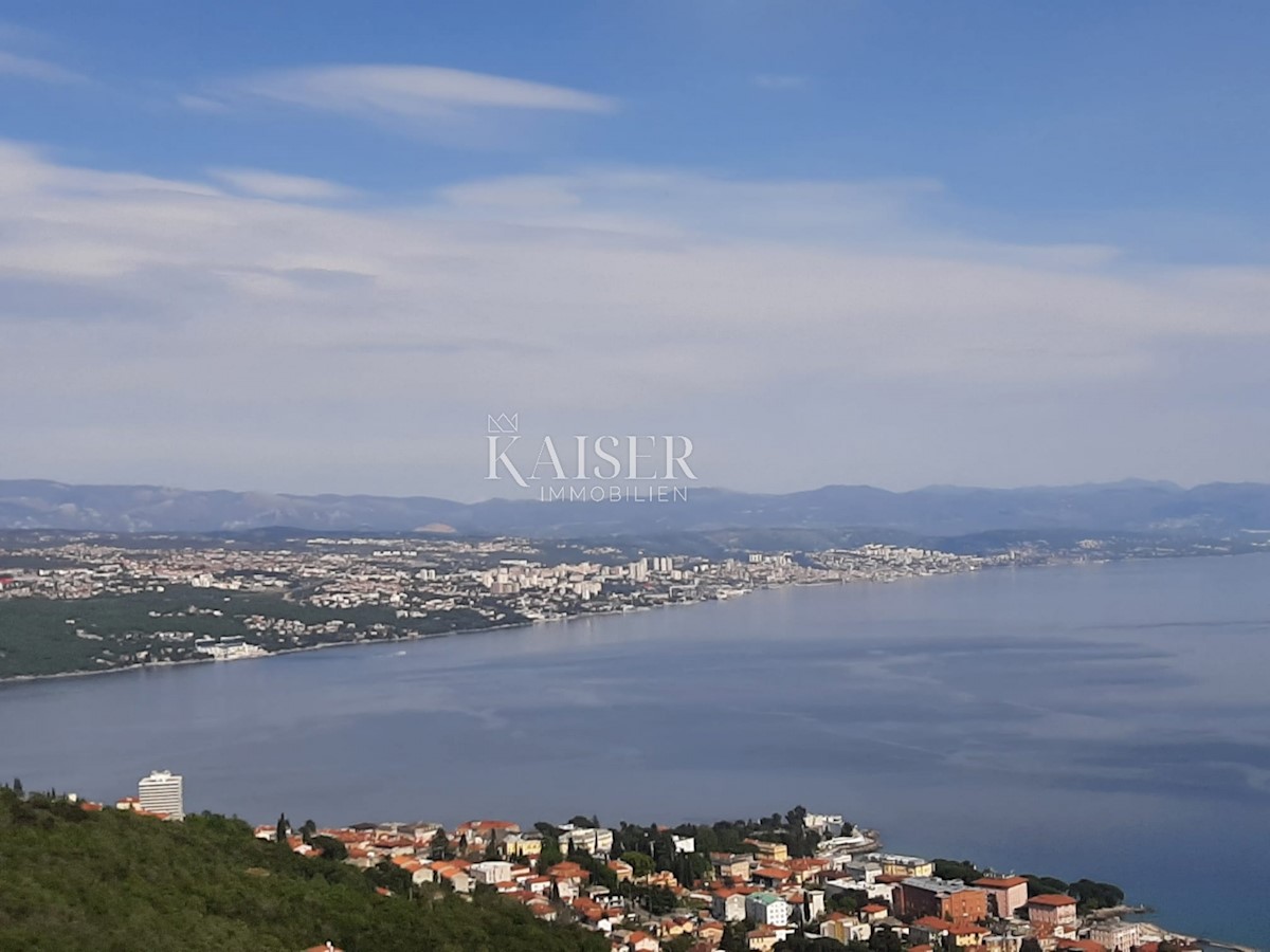 Veprinac, Veprinac- Terra con una vista unica sul mare